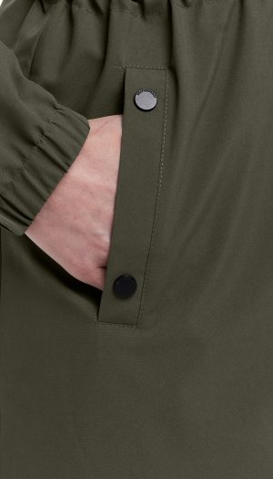 MODERN SPORTY ANORAK